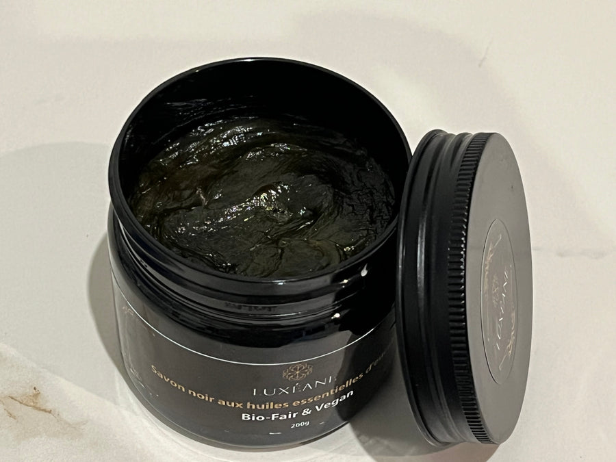 Savon Noir à l’Eucalyptus Bio - Soin Purifiant pour une Peau Éclatante